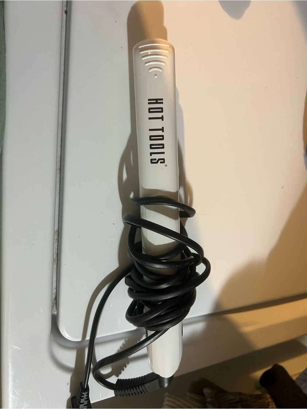Hot tools hair straightener